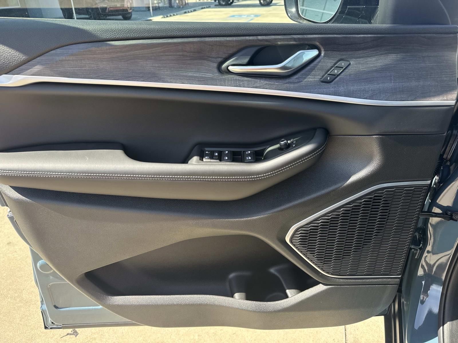 New 2026 Jeep Grand Cherokee Limited w/ Limited Altitude Package image 19