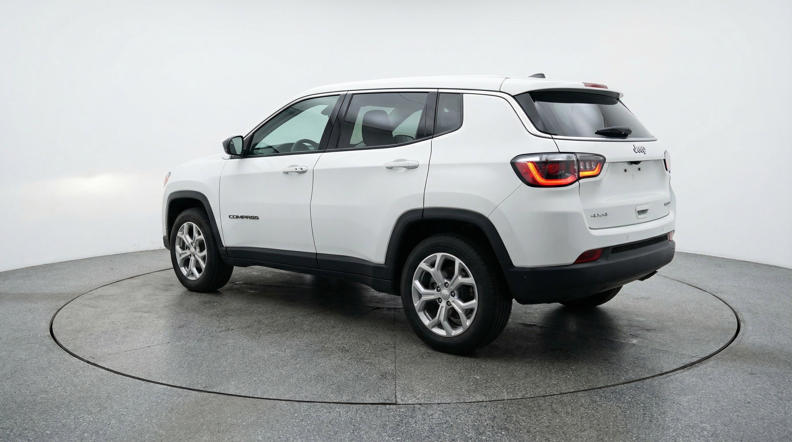 Used 2025 Jeep Compass Latitude image 6