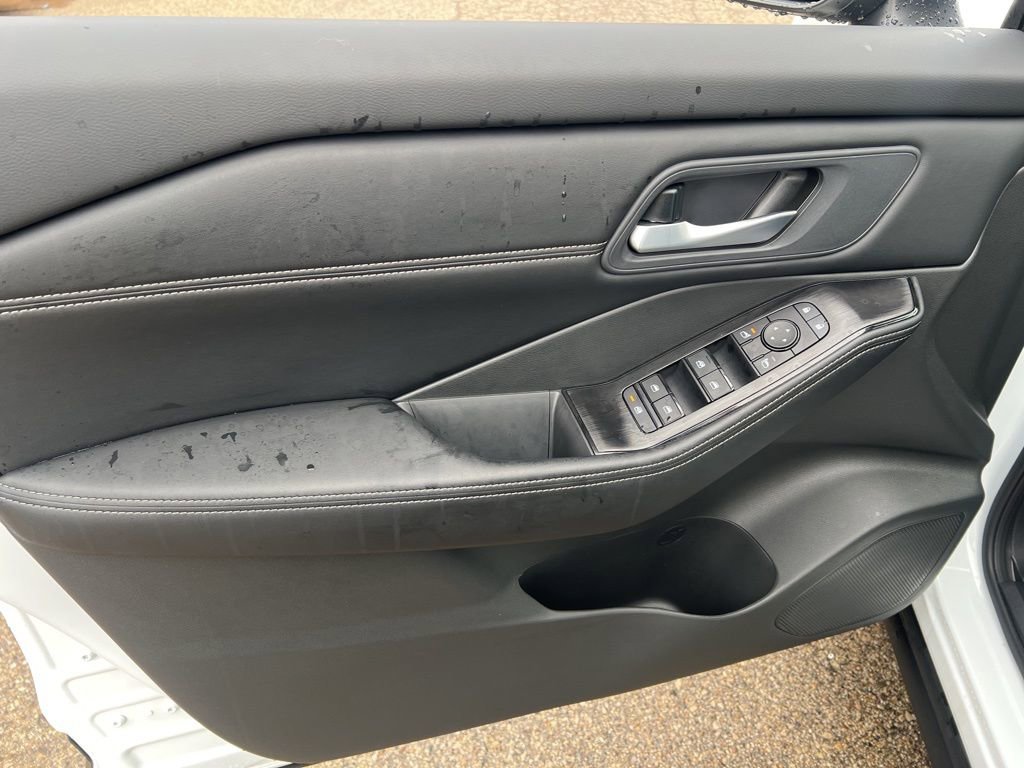 Certified 2026 Nissan Rogue SV w/ SV Premium Package image 7