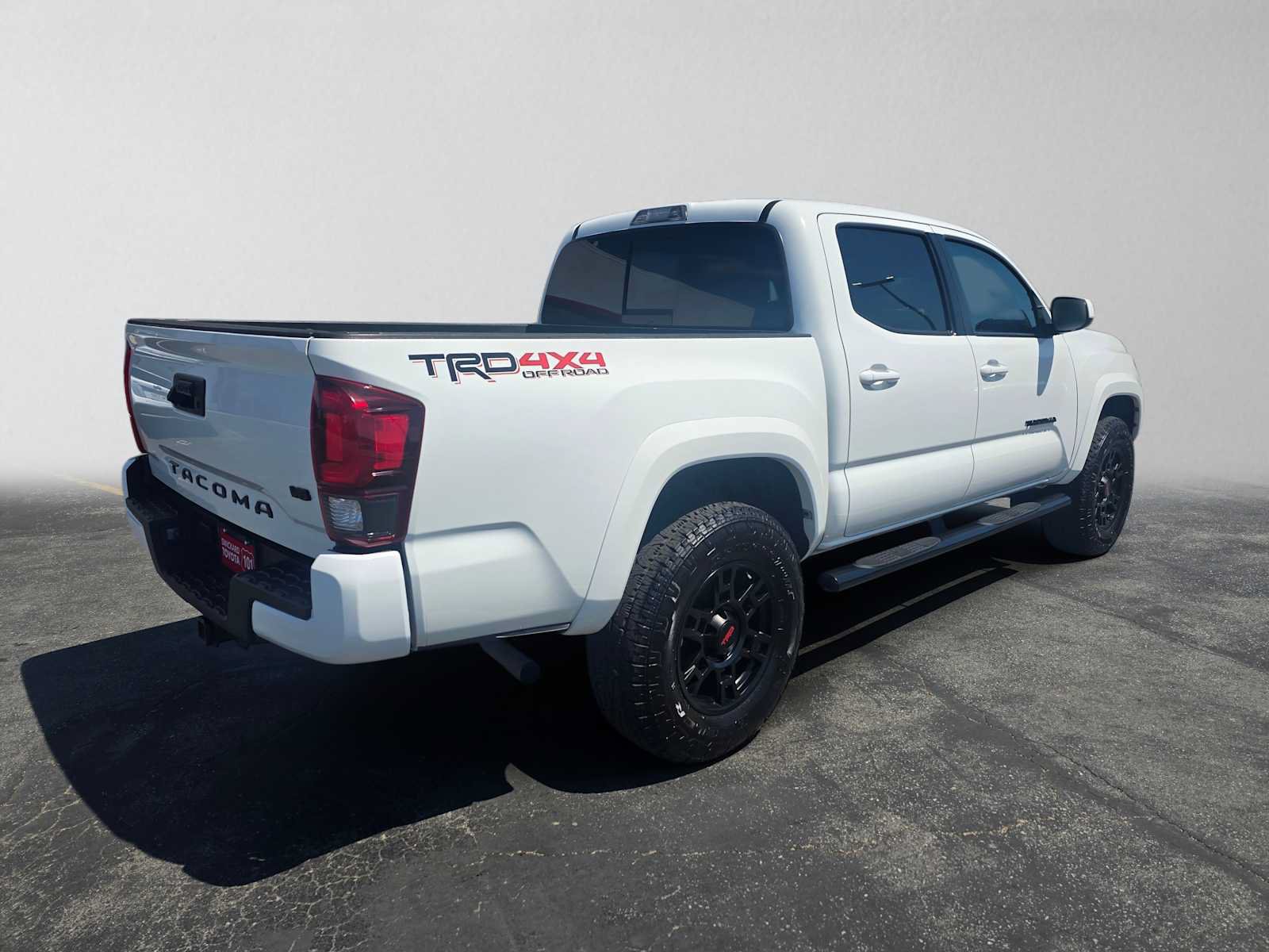 Used 2023 Toyota Tacoma SR5 AWD/4WD image 3