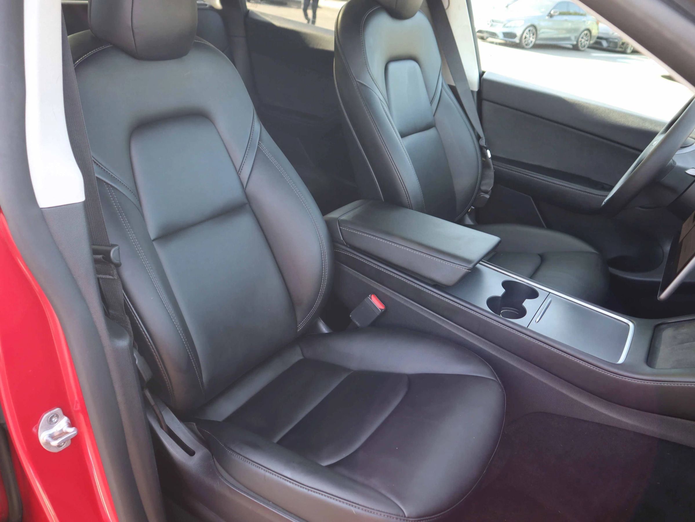 Used 2022 Tesla Model Y Long Range image 5