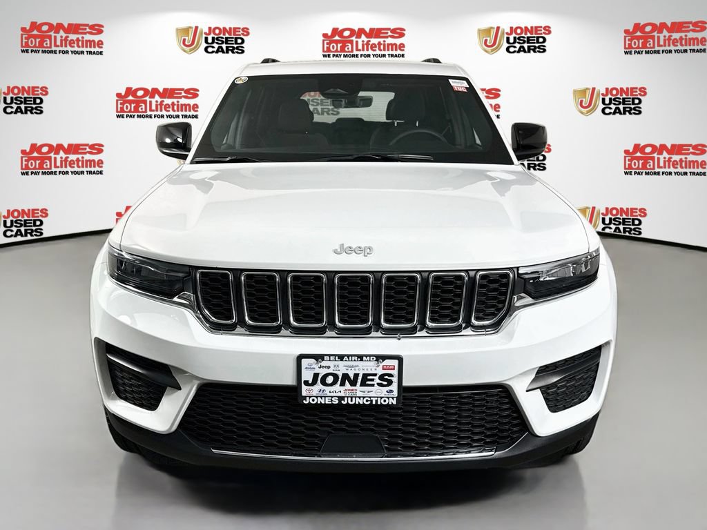 Used 2025 Jeep Grand Cherokee Laredo w/ MOPAR Finishing Package AWD/4WD image 11