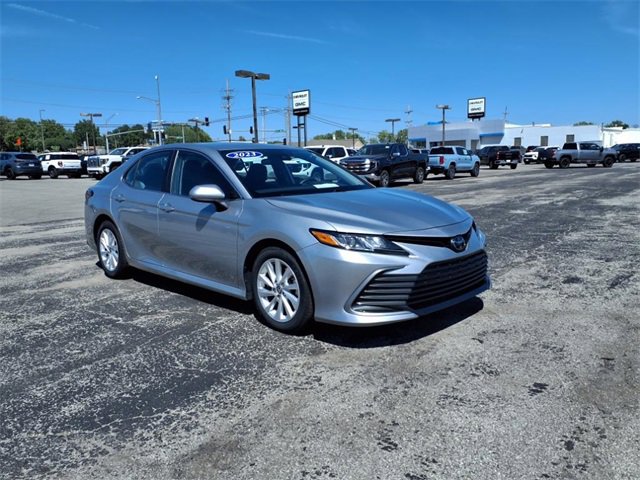 Used 2023 Toyota Camry LE image 2