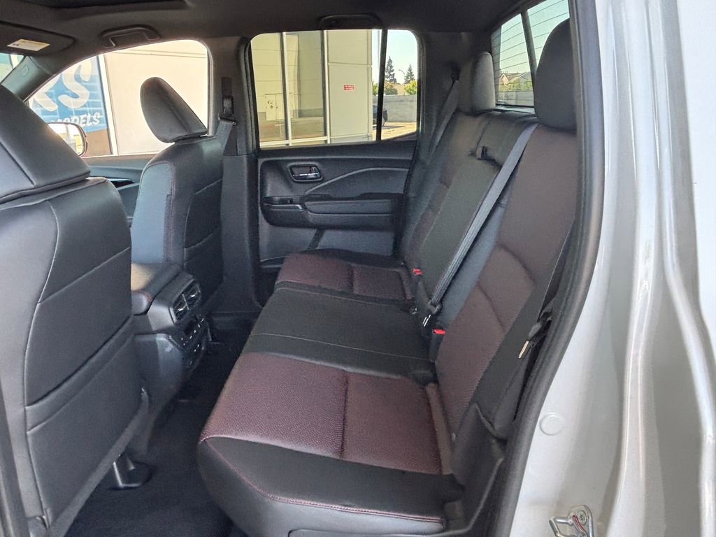 Used 2025 Honda Ridgeline Black Edition image 24
