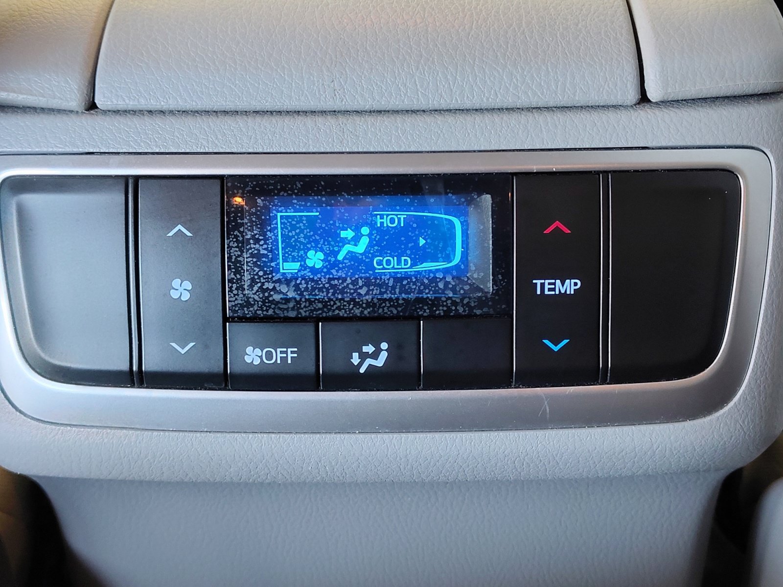 Used 2017 Toyota Highlander LE FWD image 29