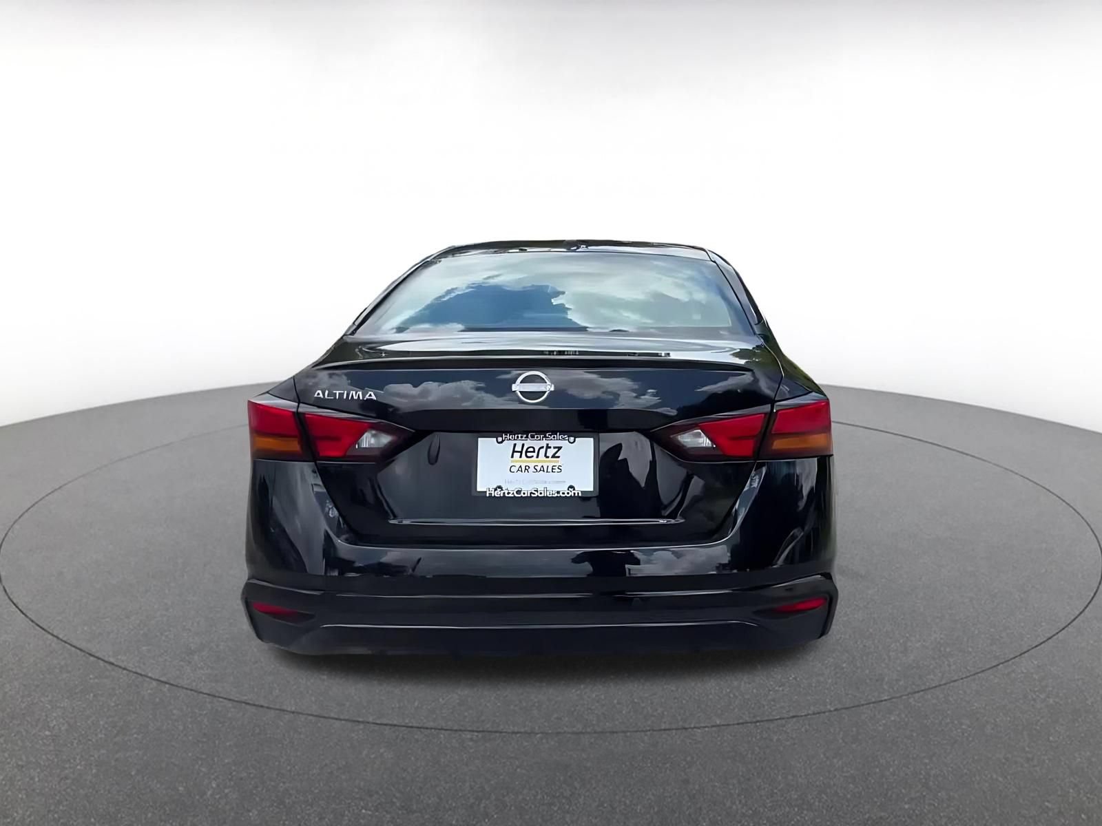 Used 2025 Nissan Altima 2.5 SV FWD image 12
