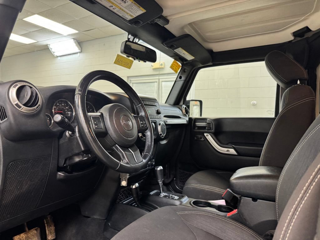 Used 2018 Jeep Wrangler Sahara AWD/4WD image 10