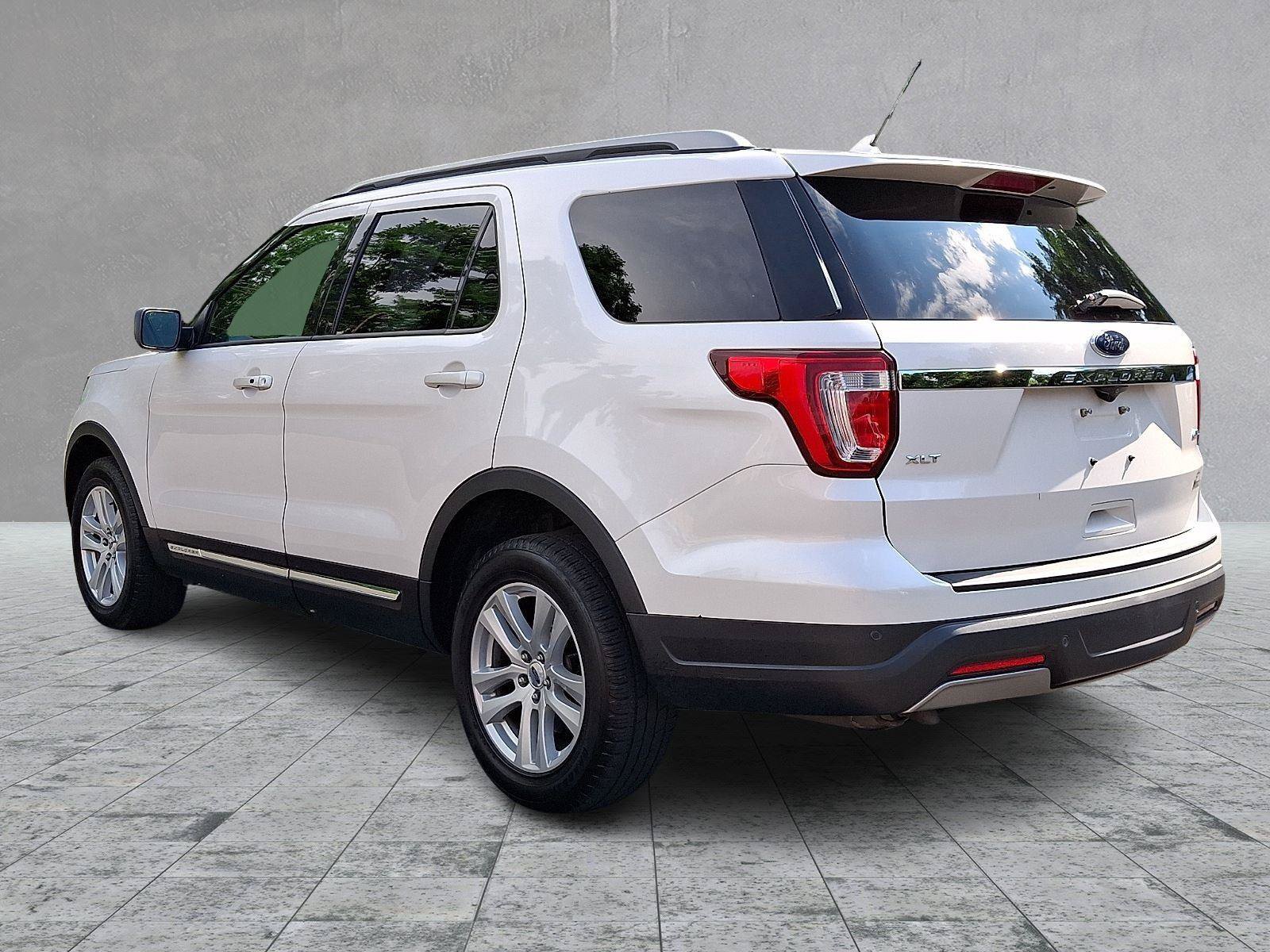 Used 2019 Ford Explorer XLT w/ Equipment Group 202A AWD/4WD image 4