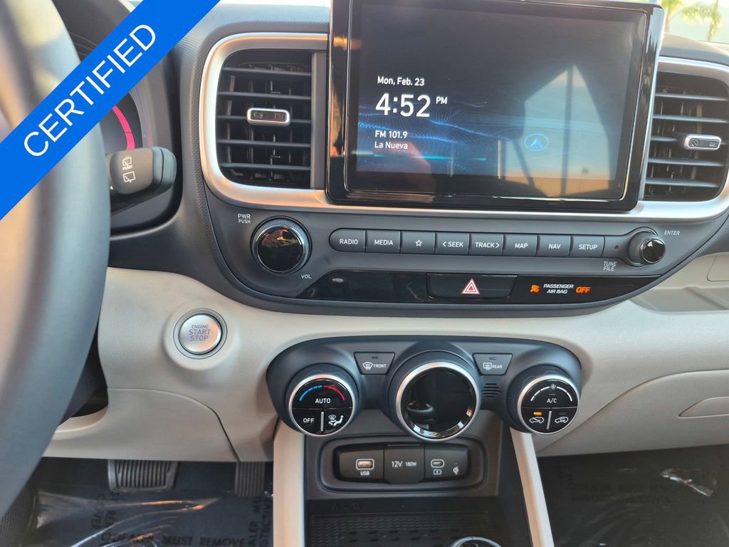 Used 2025 Hyundai Venue Limited image 17