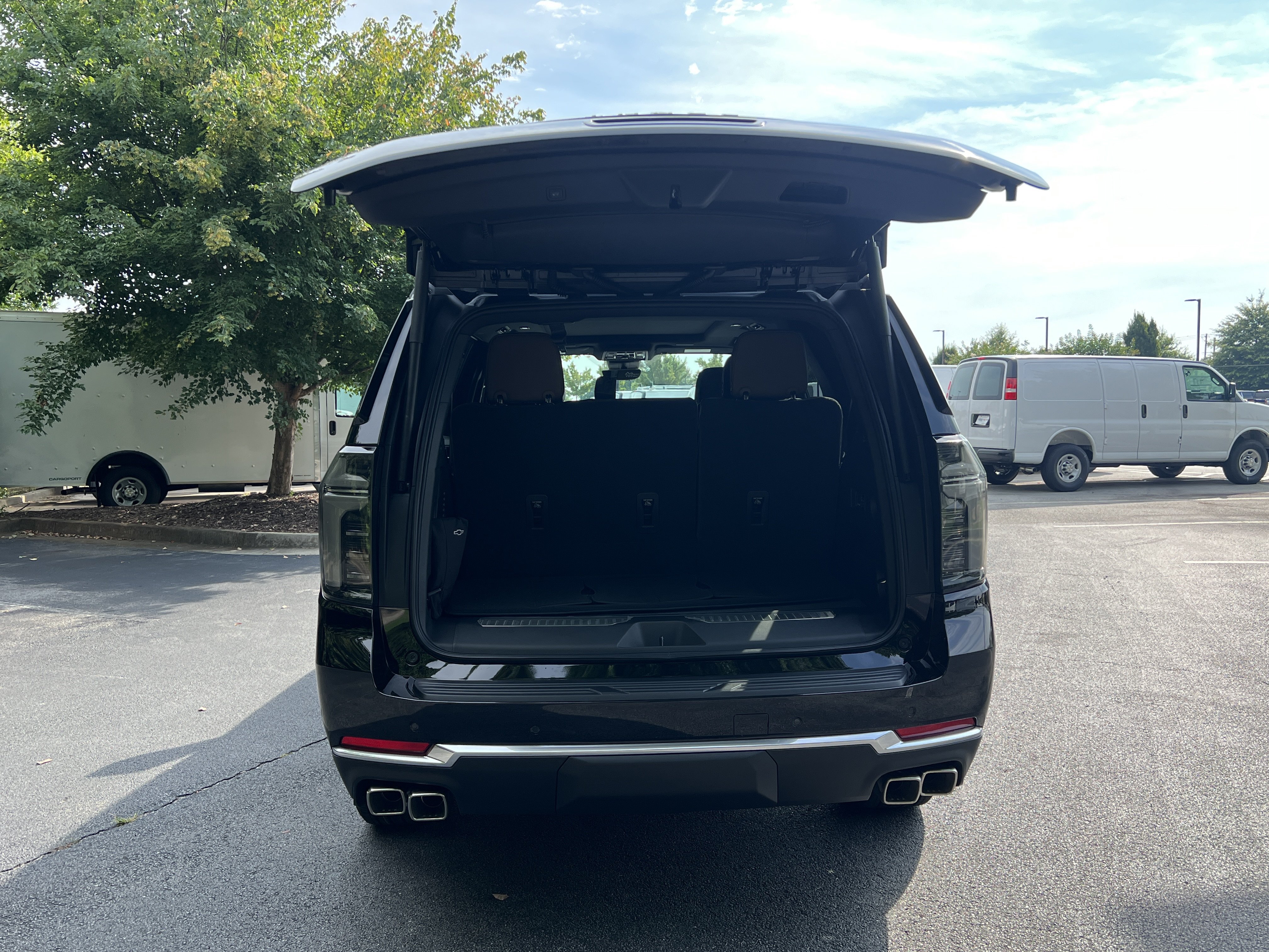 New 2026 Chevrolet Tahoe High Country w/ LPO, Get Active Package AWD/4WD image 11