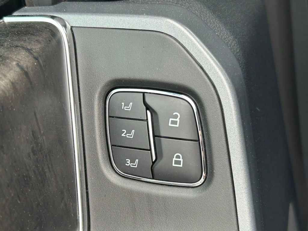 Used 2024 Ford F350 Lariat w/ FX4 Off-Road Package image 29
