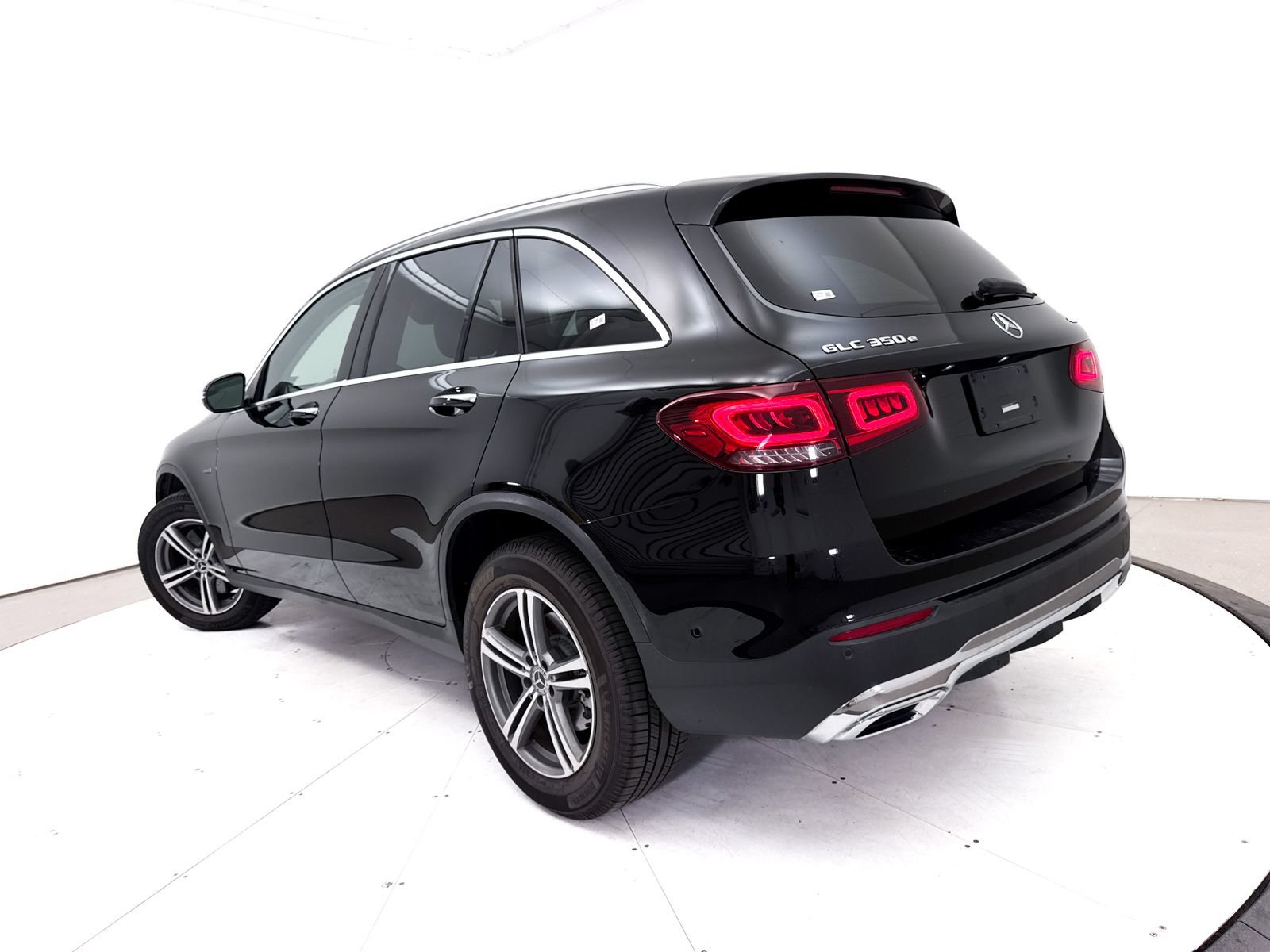 Used 2020 Mercedes-Benz GLC 350e 4MATIC image 2
