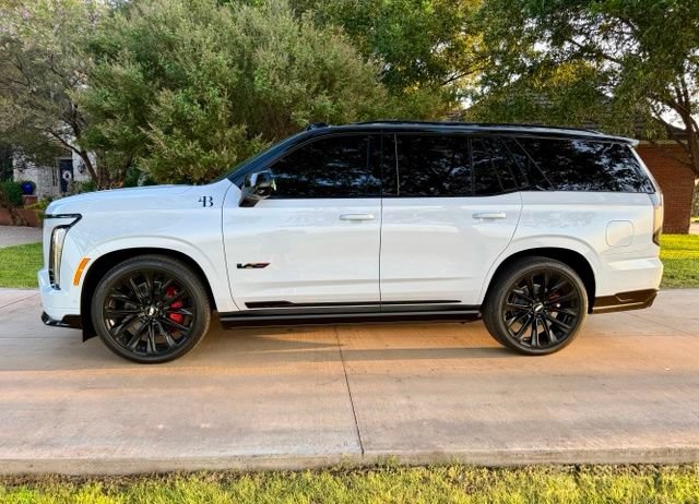 Used 2026 Cadillac Escalade V w/ LPO, ONYX Package AWD/4WD image 8