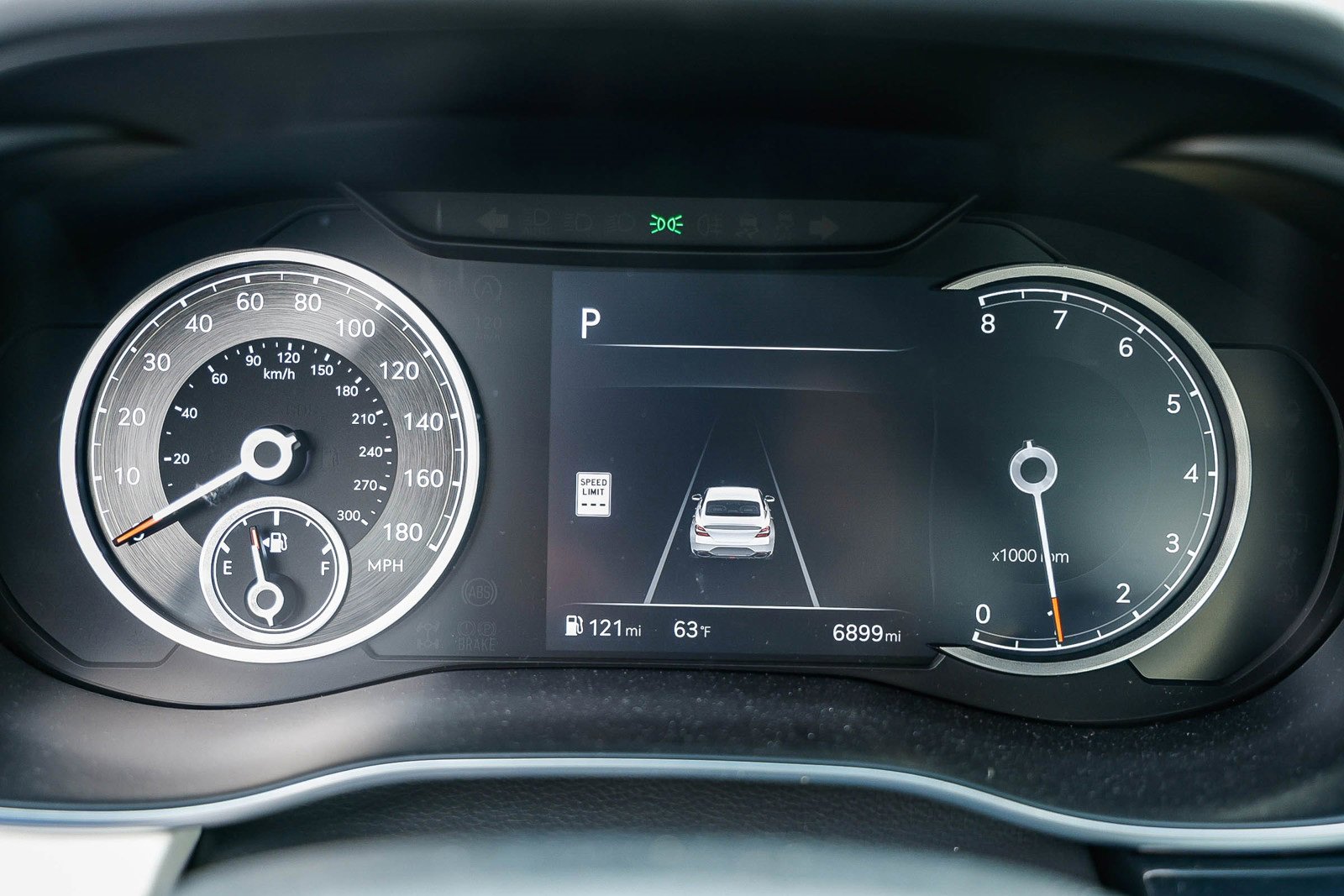 Used 2025 Genesis G70 2.5T image 22