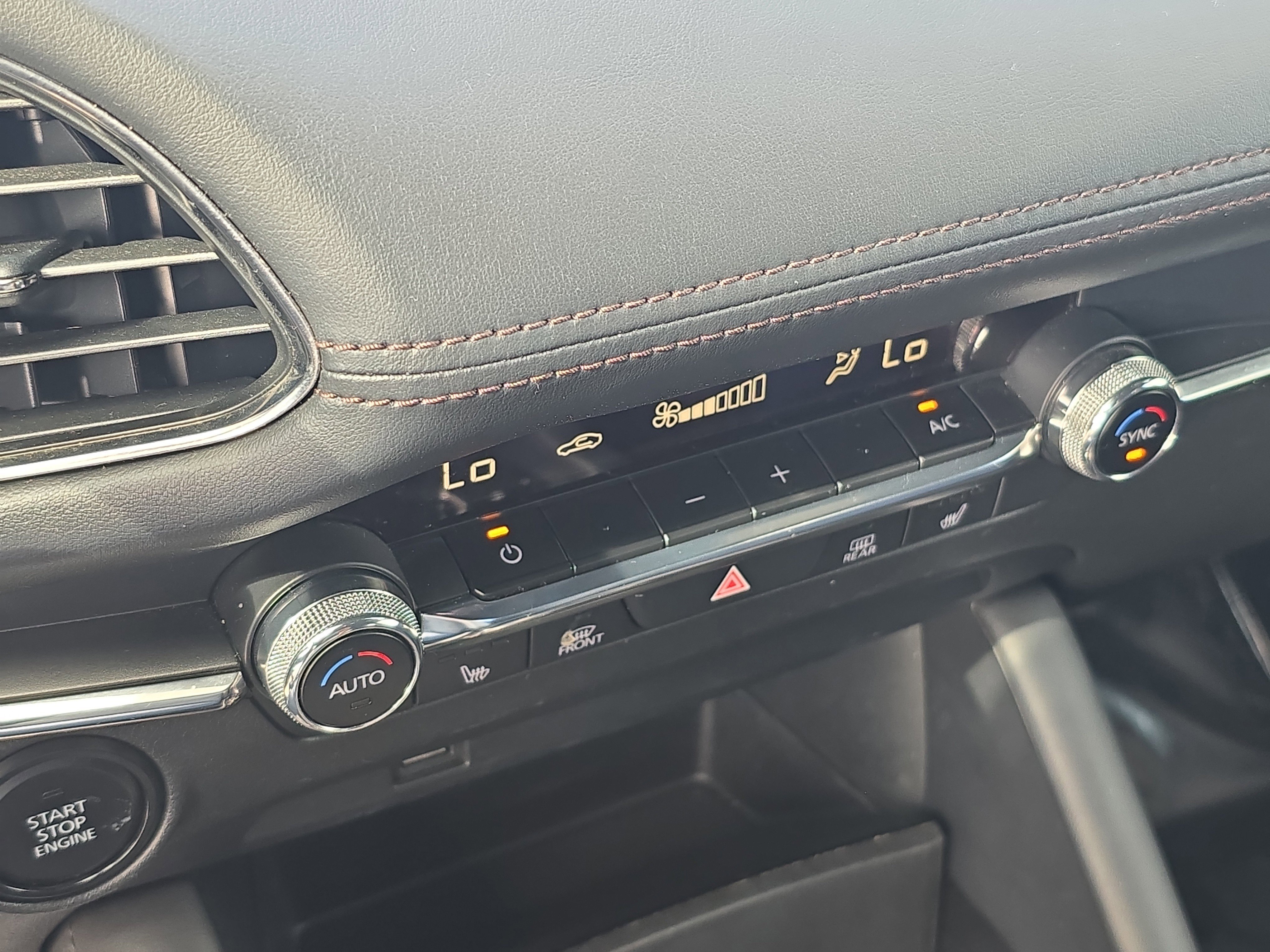 Used 2019 MAZDA MAZDA3 Hatchback w/ Premium Package image 22