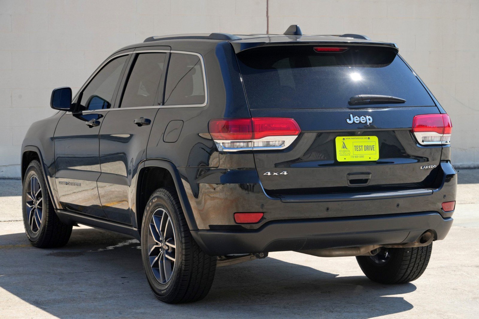 Used 2019 Jeep Grand Cherokee Laredo w/ 18" Wheel & 8.4" Radio Group AWD/4WD image 46