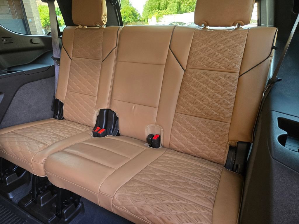Used 2023 Cadillac Escalade Premium Luxury w/ Performance Package AWD/4WD image 15