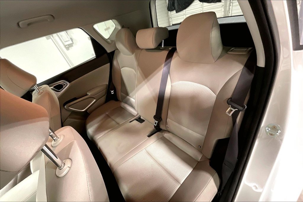 Used 2025 Kia Soul LX w/ LX Technology Package FWD image 32