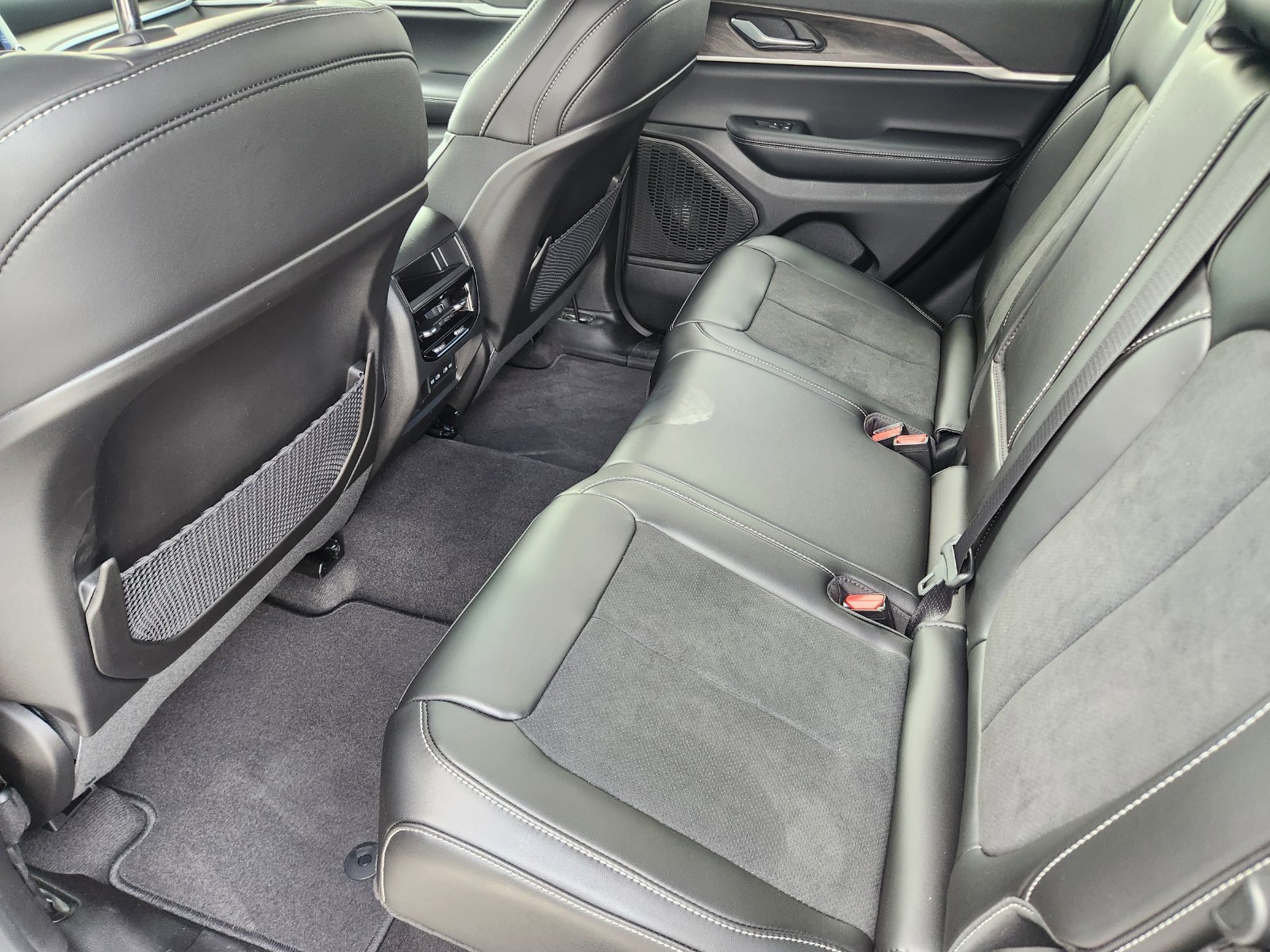 New 2026 Jeep Grand Cherokee Altitude AWD/4WD image 23