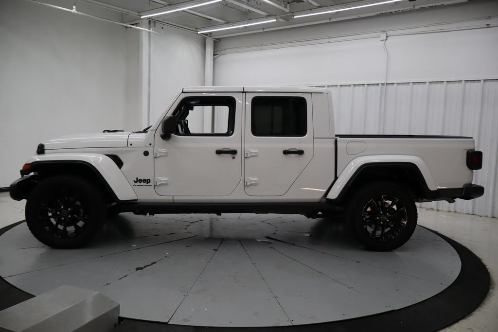 Used 2024 Jeep Gladiator Sport AWD/4WD image 6
