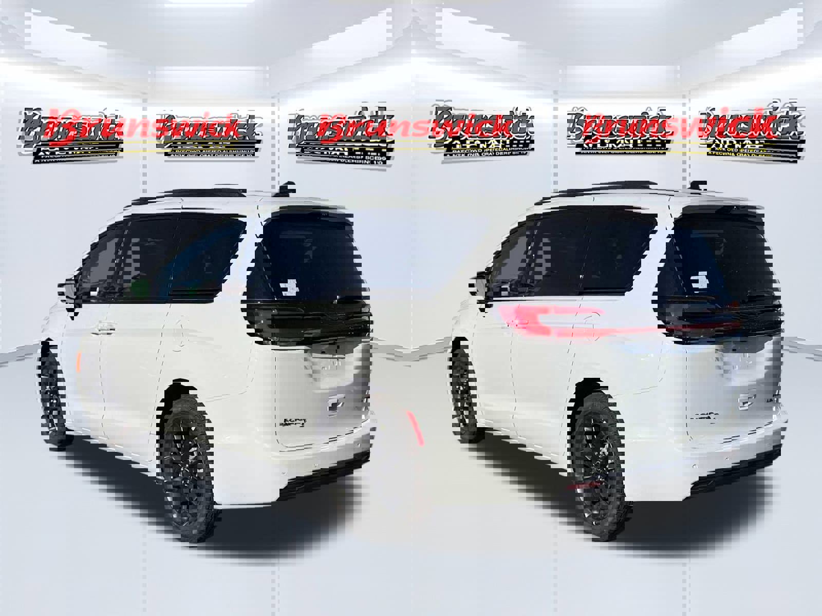 New 2026 Chrysler Pacifica Limited image 4