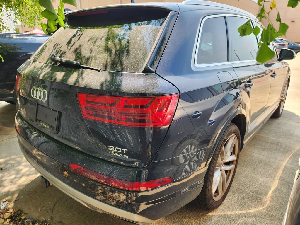 Used 2017 Audi Q7 3.0T Prestige AWD/4WD image 5