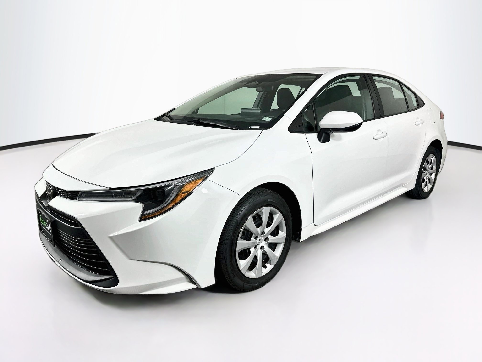 Used 2025 Toyota Corolla LE FWD image 3