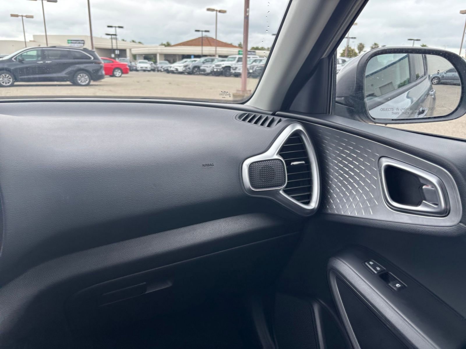 Used 2025 Kia Soul LX w/ LX Technology Package FWD image 27