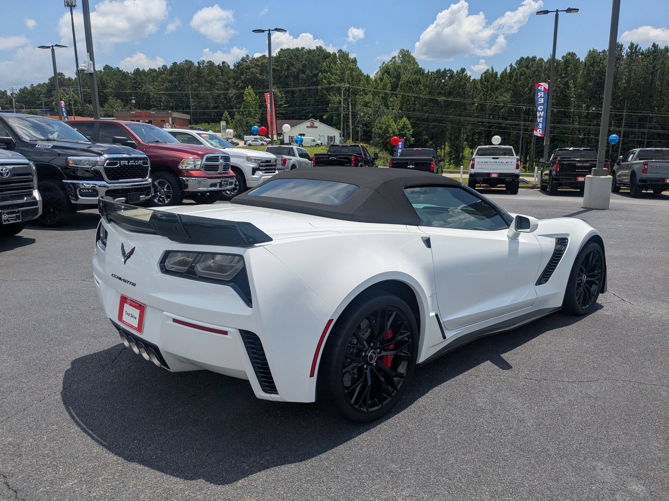 Used 2015 Chevrolet Corvette Z06 w/ 3LZ Preferred Equipment Group RWD image 5