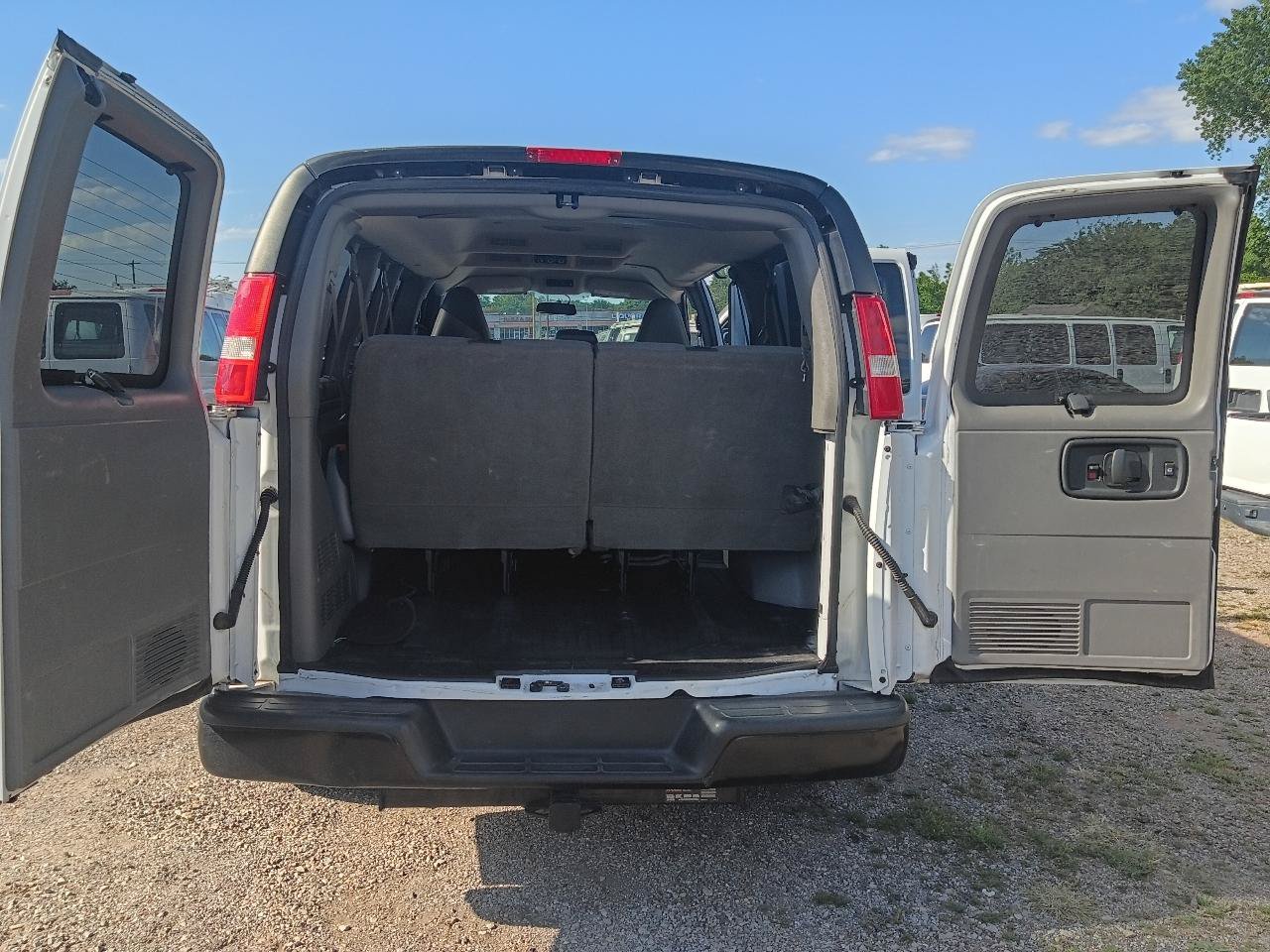 Used 2019 Chevrolet Express 3500 LS RWD image 25