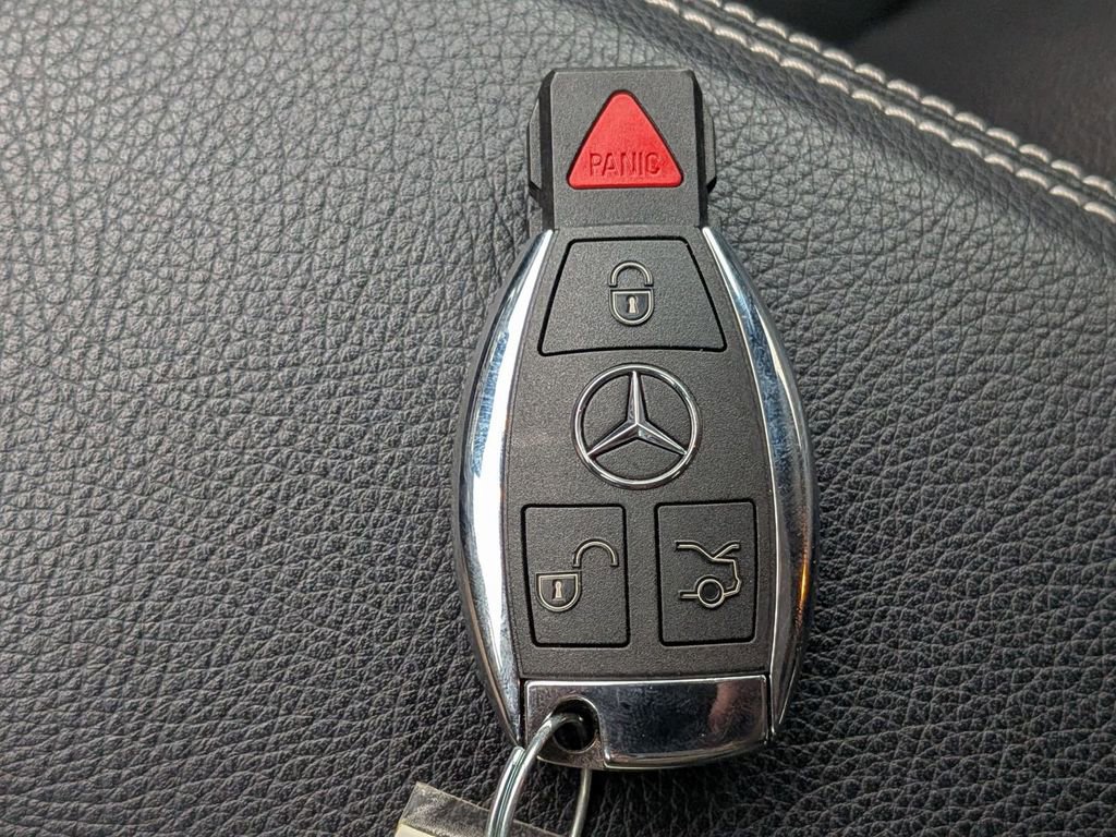 Used 2020 Mercedes-Benz GLA 250 4MATIC w/ Premium Package image 37
