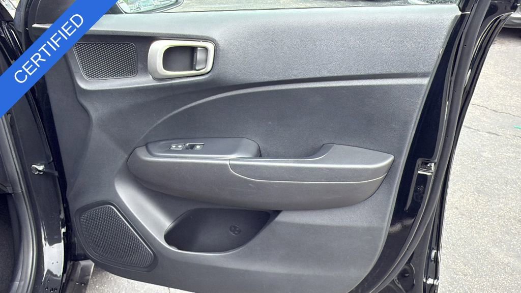 Used 2023 Hyundai Venue SE image 32