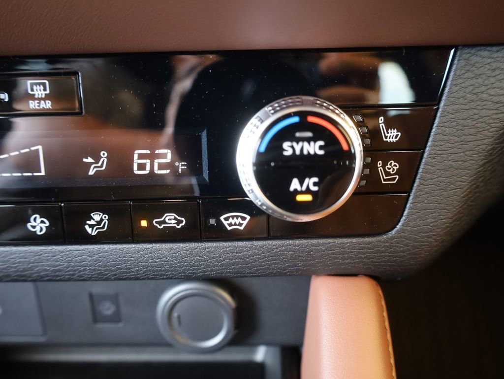 New 2025 Mitsubishi Outlander SEL image 44