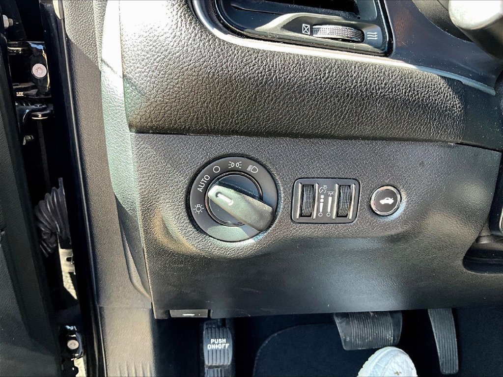 Used 2019 Dodge Challenger SXT RWD image 16