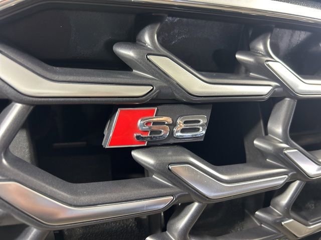 Used 2023 Audi S8 w/ S8 Comfort Plus Package AWD/4WD image 33