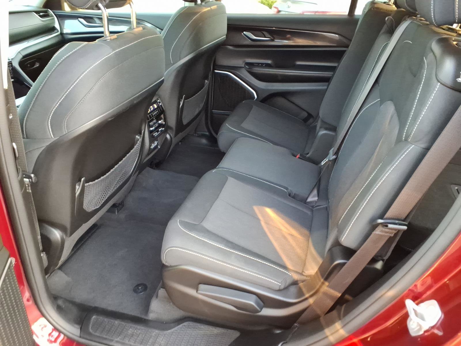 Used 2022 Jeep Grand Cherokee L Laredo w/ Luxury Tech Group I AWD/4WD image 10