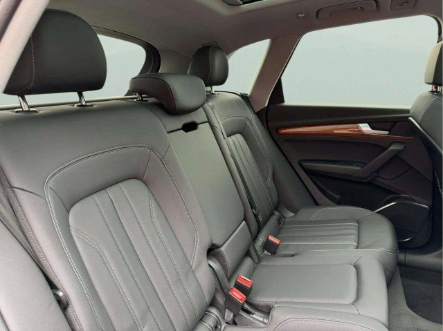 Certified 2023 Audi Q5 2.0T Premium w/ Convenience Package AWD/4WD image 25