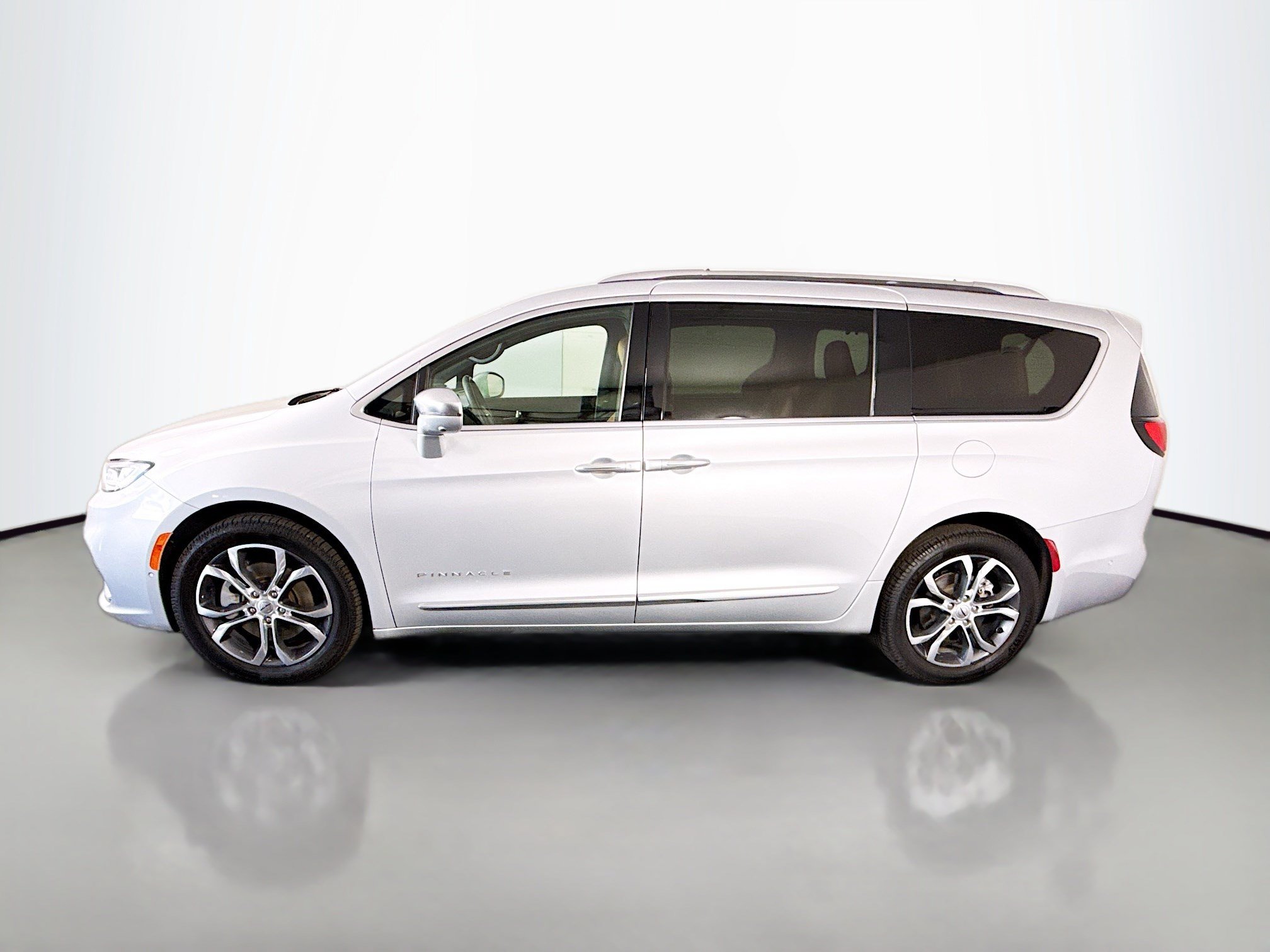Used 2022 Chrysler Pacifica Pinnacle AWD/4WD image 6