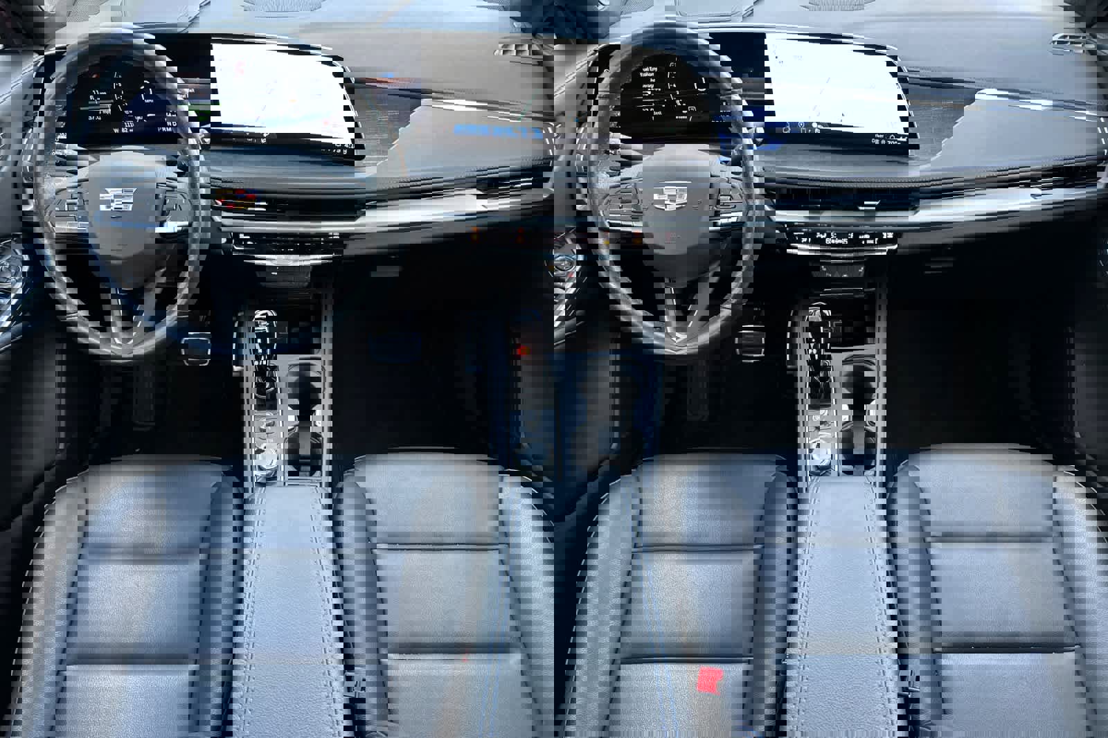 Used 2024 Cadillac XT4 Sport w/ Technology Package image 3