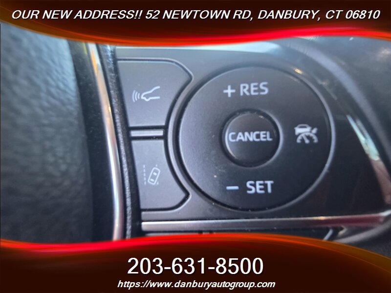 Used 2019 Toyota Camry XSE FWD image 16