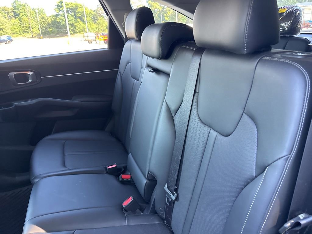 Used 2022 Kia Sorento S FWD image 18