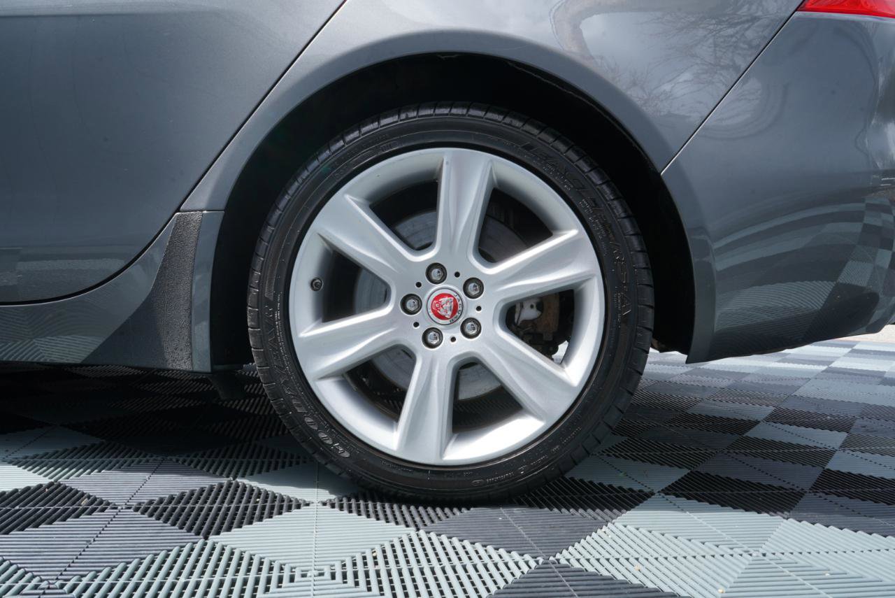 Used 2018 Jaguar XE Prestige AWD/4WD image 82