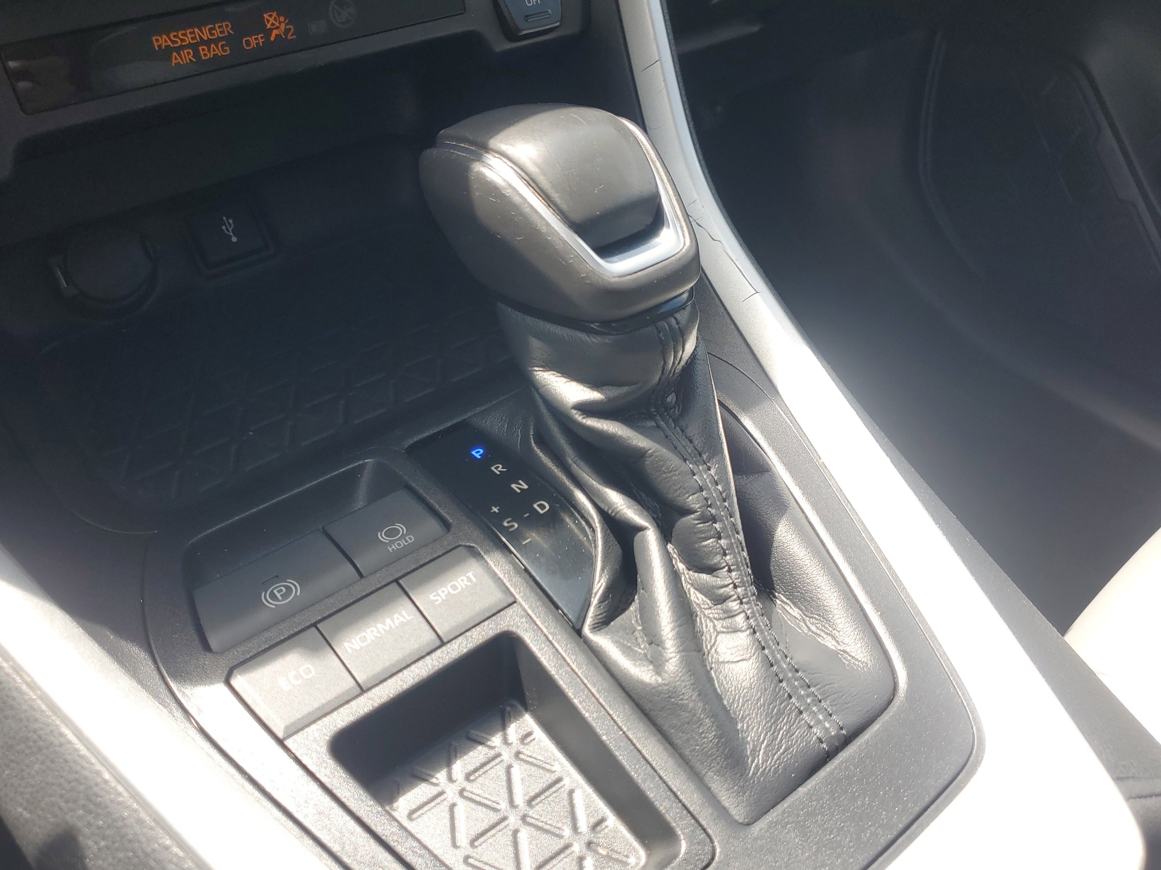 Used 2021 Toyota RAV4 XLE Premium FWD image 31