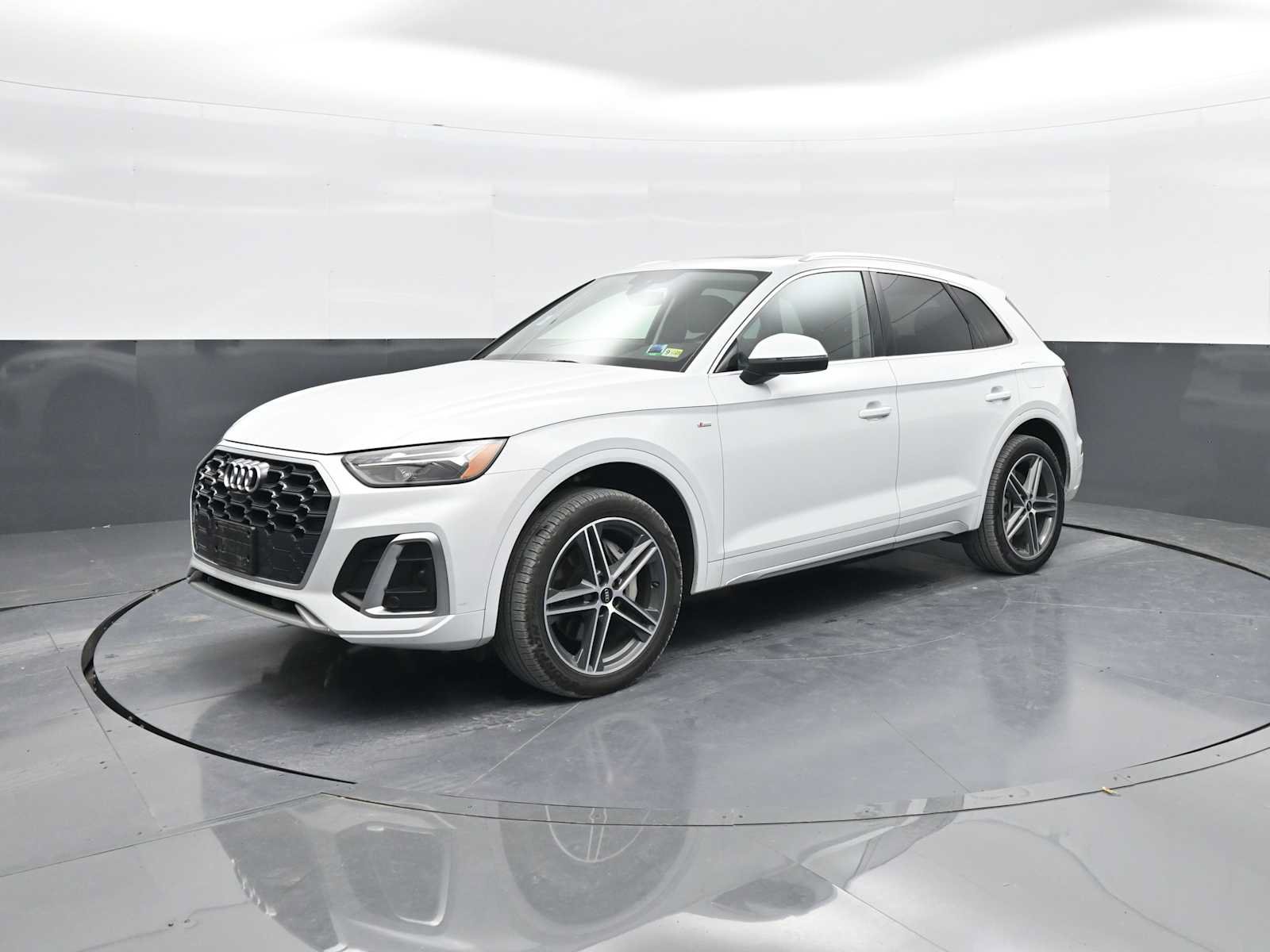 Used 2021 Audi Q5 e Premium Plus AWD/4WD image 4