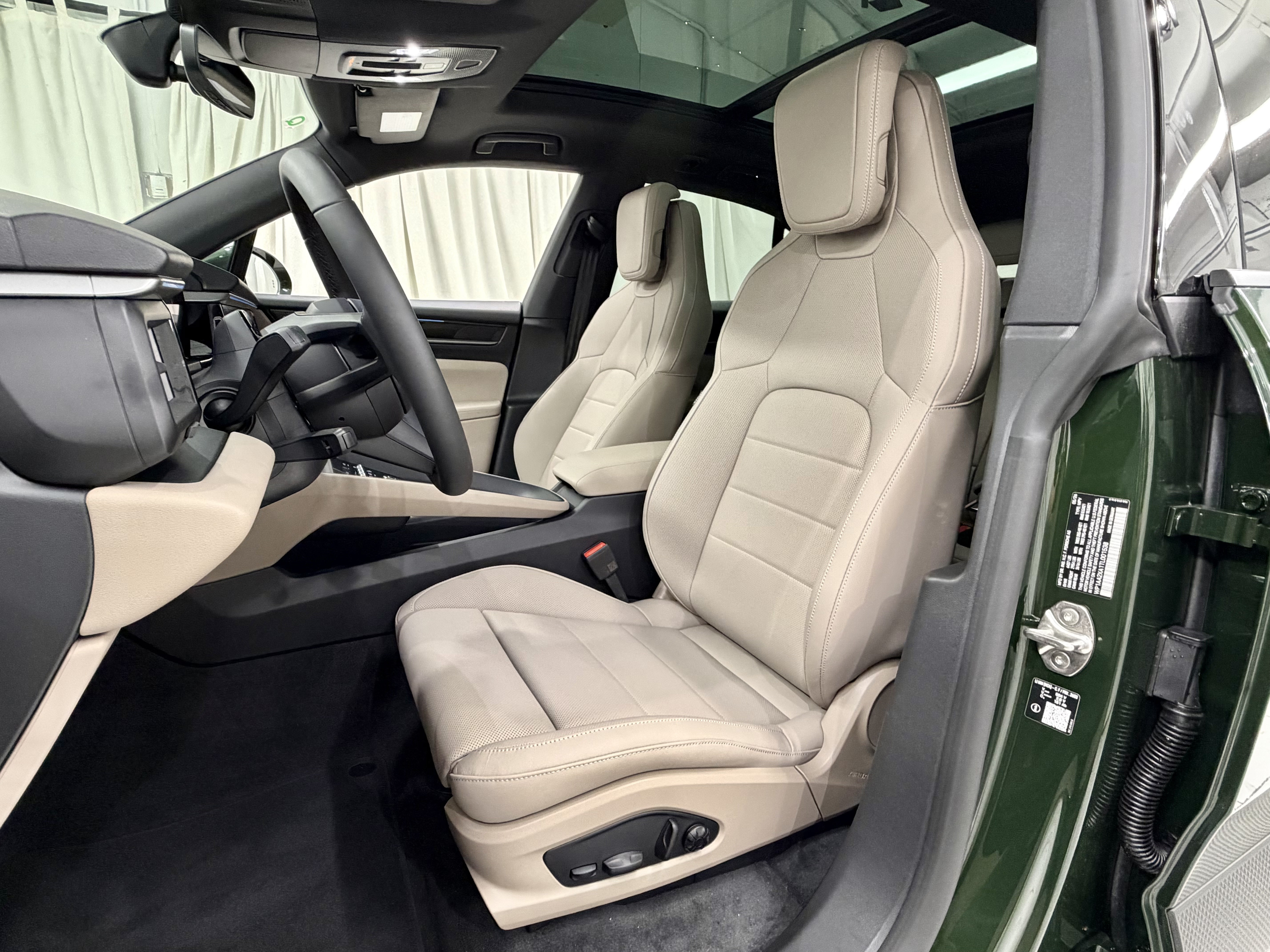 New 2026 Porsche Macan 4 Electric AWD/4WD image 31