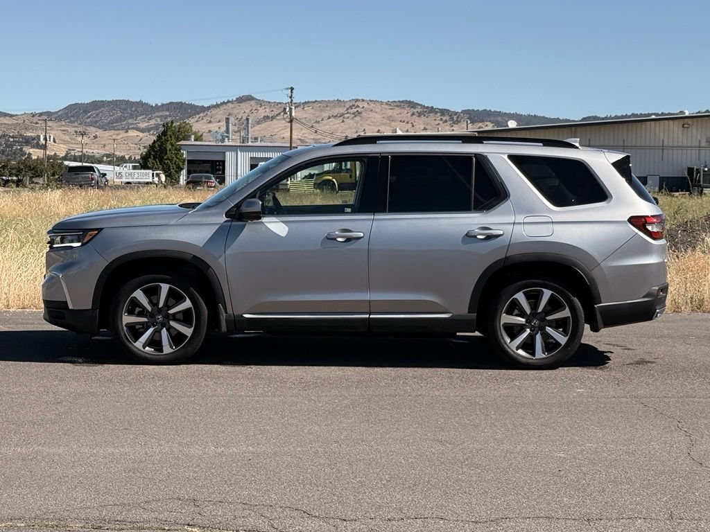 Used 2023 Honda Pilot Elite image 3