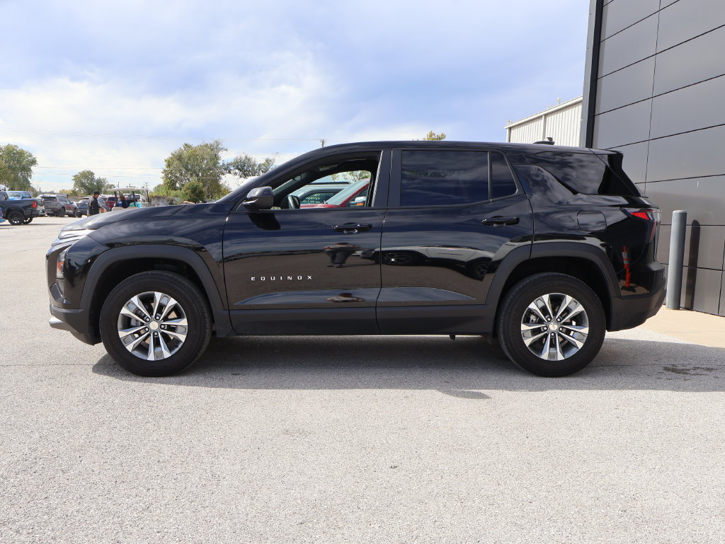 Used 2026 Chevrolet Equinox LT w/ Convenience Package II FWD image 2