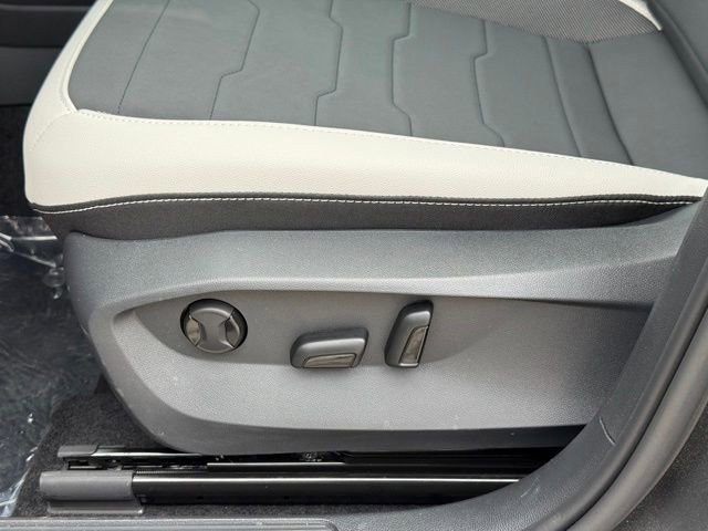 New 2026 Volkswagen Taos SE AWD/4WD image 11
