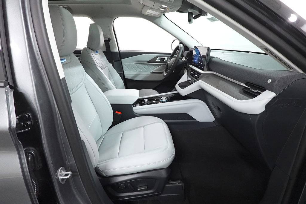New 2026 Ford Explorer Platinum image 32