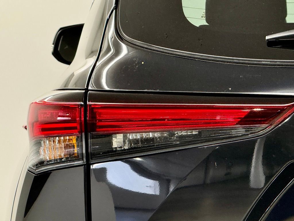 Used 2026 Toyota Highlander Platinum image 9
